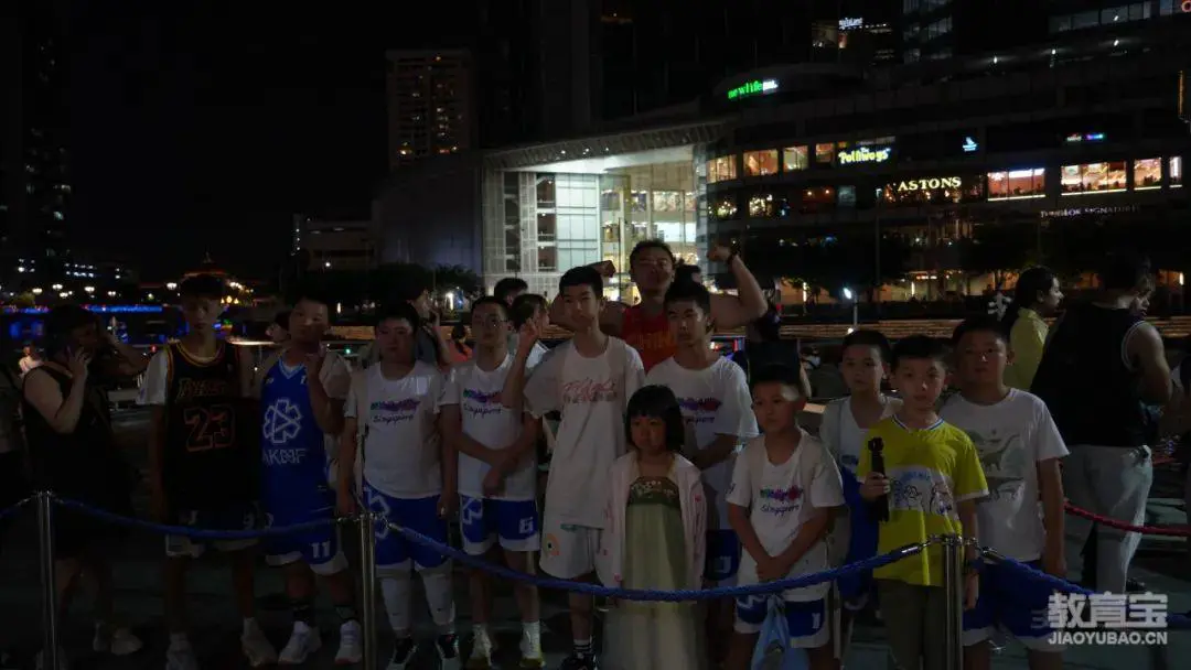 业余篮球爱好者在哪里可以找到表演赛资源_1
